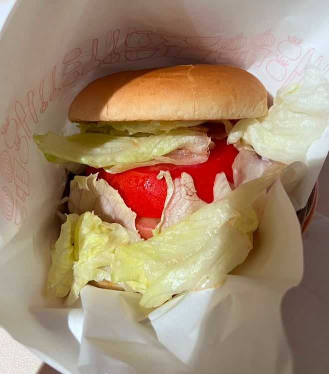 原PO透露，凡是原本餐點內就有的生菜或醬料，消費者都可以向店員詢問是否能額外加量。（圖／翻攝自Threads，lovepama184授權提供）