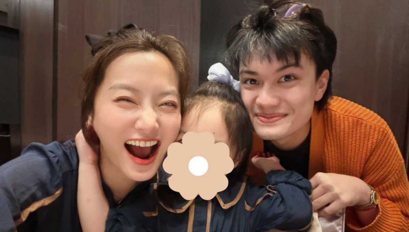 趙小僑與女兒「典典寶寶」和繼子劉子銓感情相當好。(圖/翻攝自臉書/趙小僑粉絲專頁)
