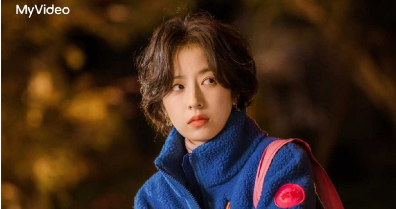 周雨彤在劇中不但飾演吳越女兒，還要飾演年輕版的吳越。（圖／台灣大哥大MyVideo提供）