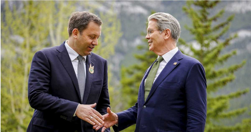 美國財政部長貝森特(右)。(圖/達志/美聯社)