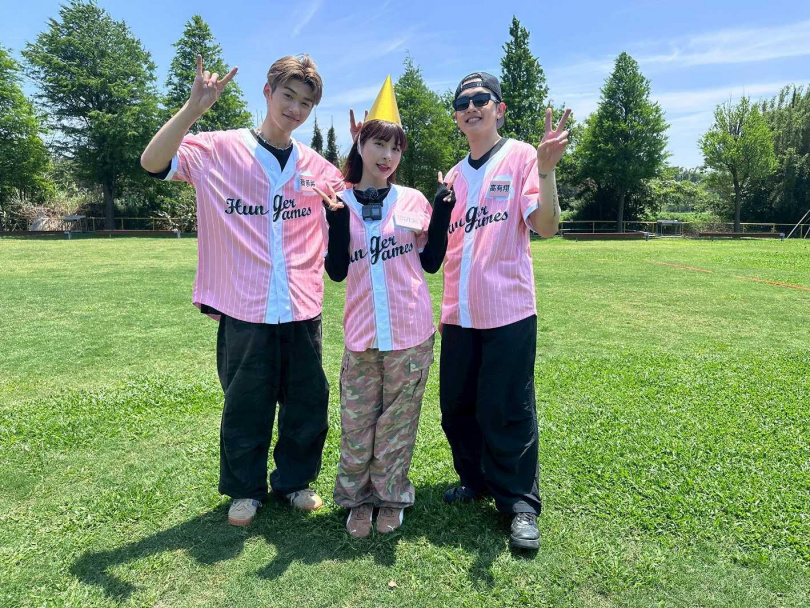 峮峮(中)和蔡承祐(左)、高有翔(右)一組。(圖/中視提供)