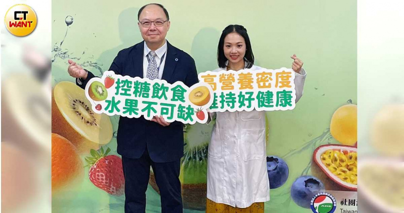 台大醫院代謝內分泌科主任王景淵（左）、台大醫院營養室營養師何明華。（圖／林則澄攝）