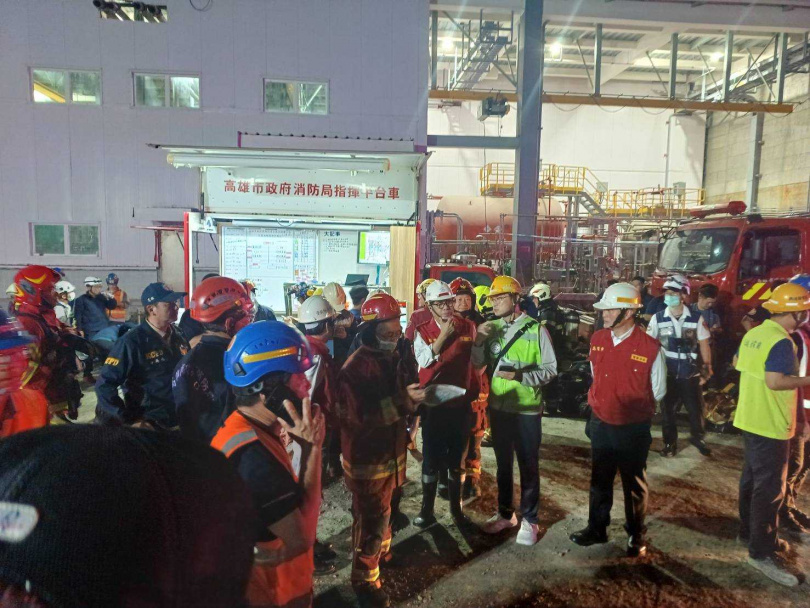 高雄興達火力發電廠今天（9日）晚間8時許驚傳火警。（圖／翻攝畫面）