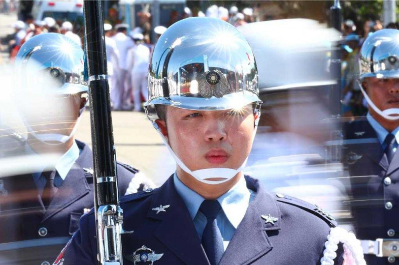 中華民國114年國慶大典10日登場，國防部聯合樂隊在炎熱的天氣中精湛演出《樂儀齊鳴震八方 戮力同心護家邦》。（圖／中國時報鄧博仁攝）