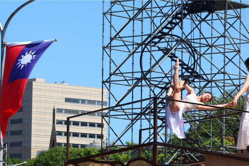 中華民國114年國慶大典10日登場，重頭戲「主題表演」客委會節目《臺灣細妹·放勢行》呈現客家女性生命力。（圖／中國時報鄧博仁攝）