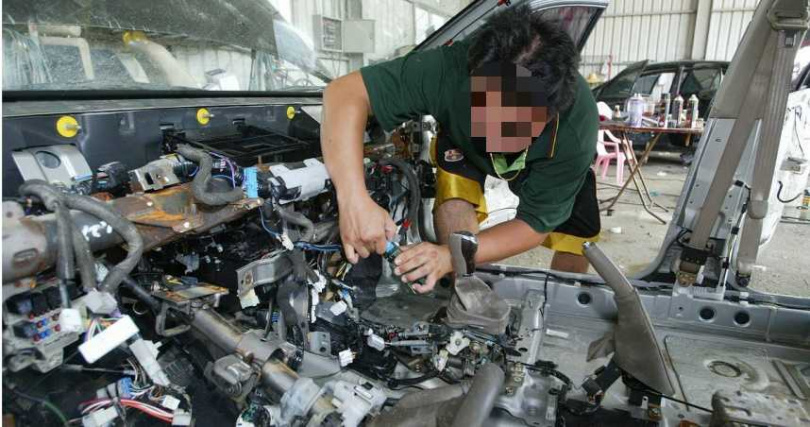 泡水車、進水車在維修上工序繁雜，也影響脫手價格。（圖／報系資料照）