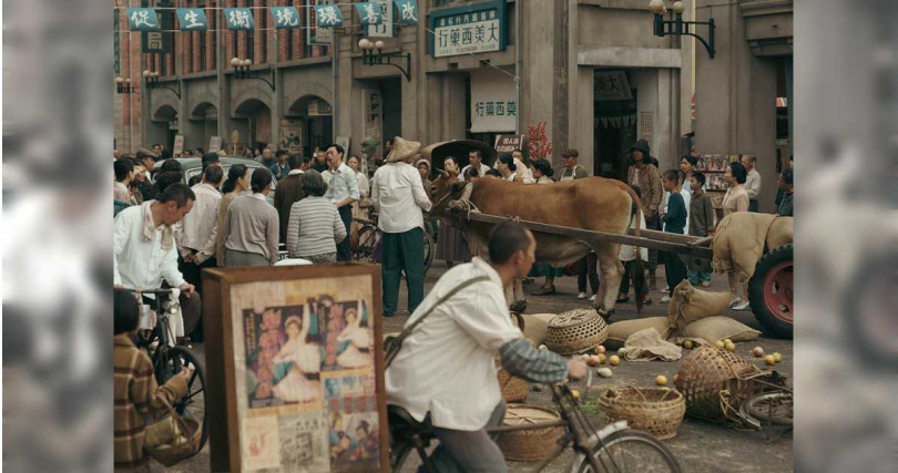 《大濛》劇組為了讓角色真正活在 1950 年代，在髮型、膚色、服裝與群眾造型上投注極大心力。（圖／華文創提供）