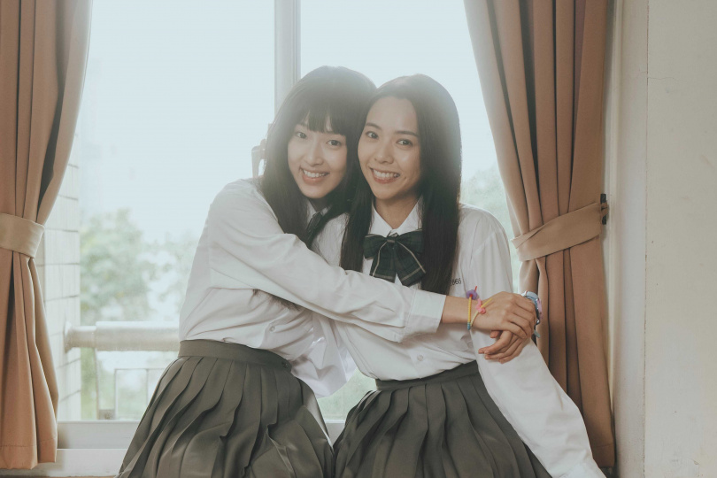 何曼希（左）首次擔任電影女主角，與第一次拍電影的曾薀帆有不少對手戲。（圖／柒拾陸號原子提供）