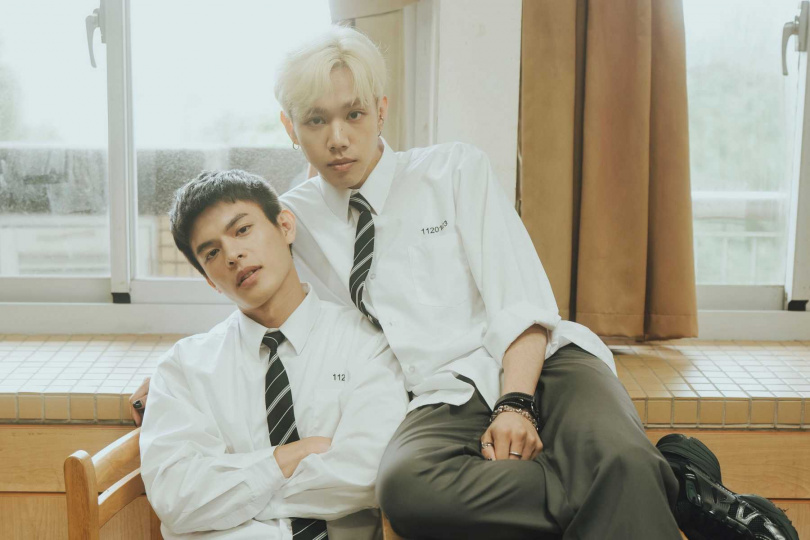 邱以太（左）在《無法計算的青春》裡飾演可以看到「世⼈積分數值」能⼒能力的高中生，姜勝勛則是校內風雲人物。（圖／柒拾陸號原子提供）