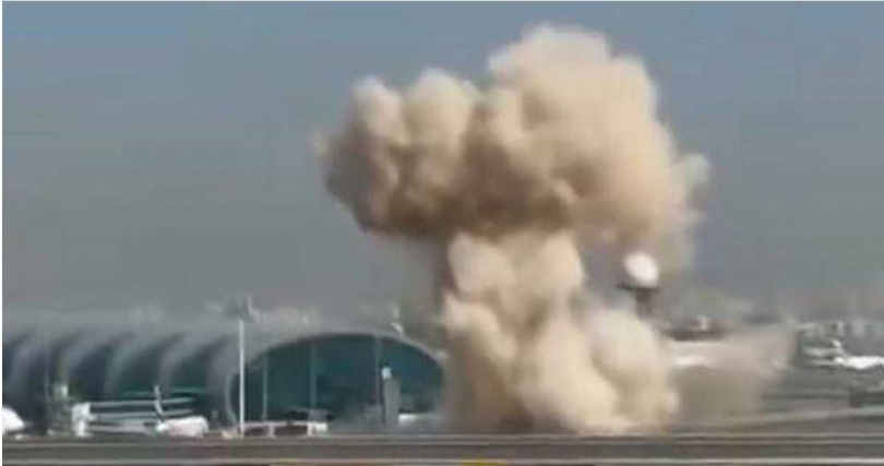 杜拜國際機場傳出爆炸聲，疑似無人機攻擊畫面在網路流傳。（圖／翻攝自X，OSINTtechnical）