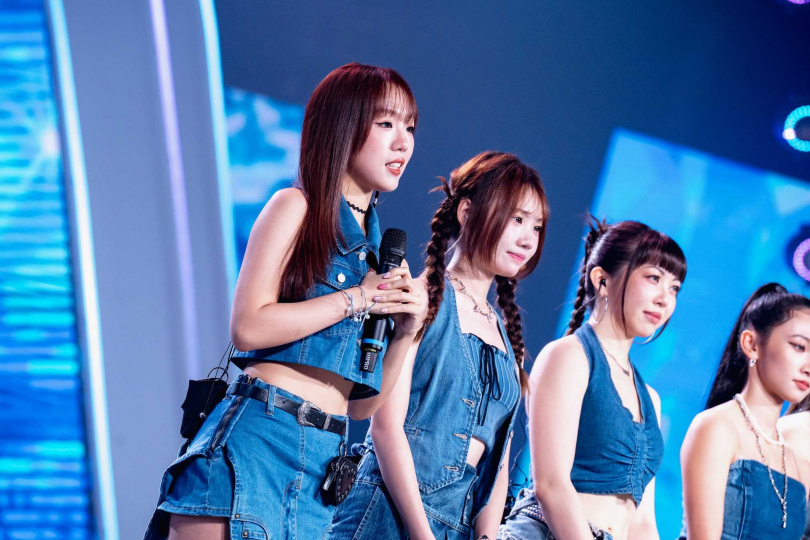 靚靚（左1）表現亮眼，連評審利特也大力讚賞。（圖／華視提供）