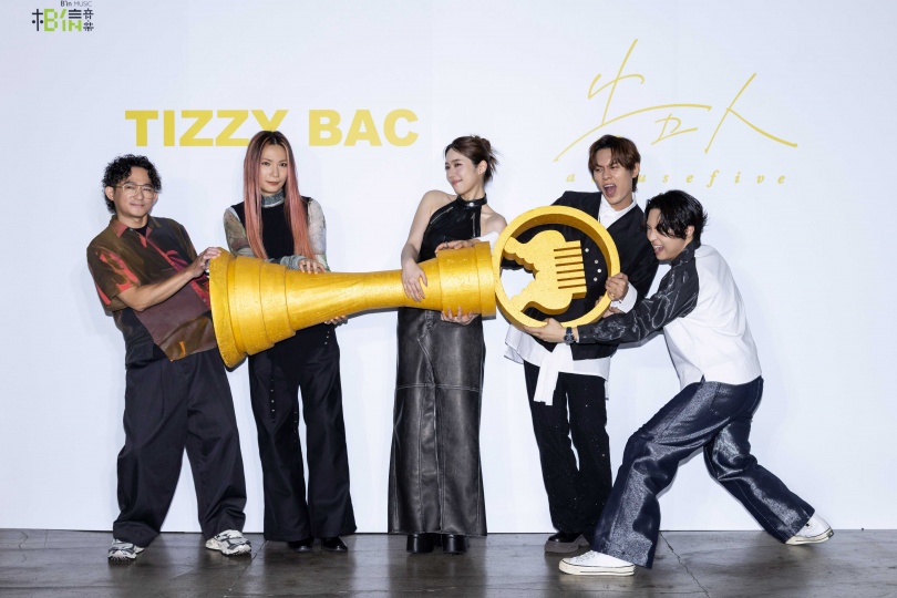 告五人覺得同門的Tizzy Bac專輯很好聽。(圖/相信音樂提供)