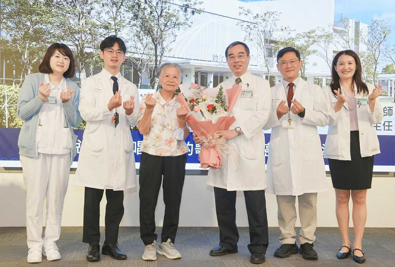 76歲嬤第四期下咽癌免切喉，保留聲音重拾昔日歌喉。（圖／中國醫藥大學附設醫院）