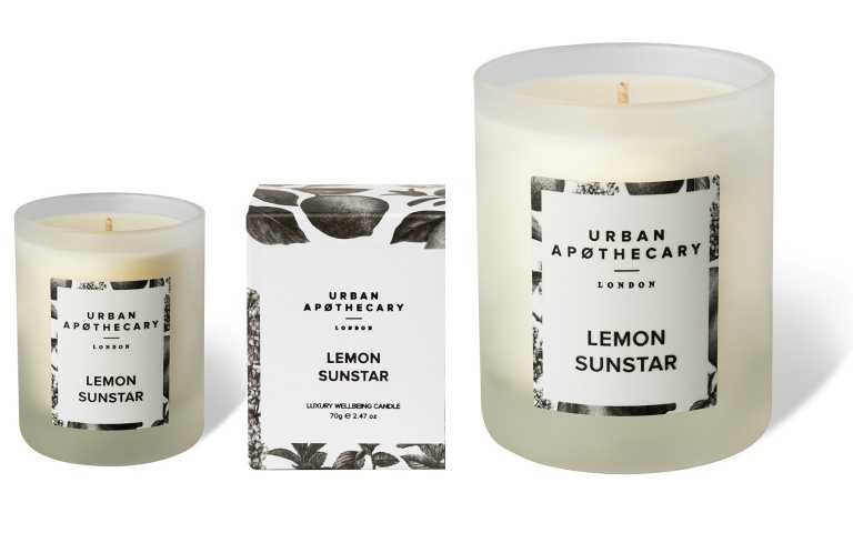 U/A 心靈浴限定大小蠟燭雙件組,內含:Urban Apothecary 心靈浴系列 香氛蠟燭 300g(香氣任選) *1、Urban Apothecary 心靈浴系列 香氛蠟燭 70g(香氣任選) *1、新品上市限定價2,780元(原價3,280元)。(圖/品牌提供)