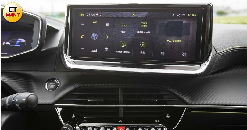 觸控螢幕上介面很簡單、直覺,不用擔心找不到想要的設定(圖/黃威彬攝)。