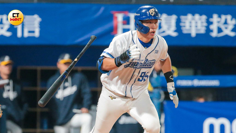 戴培峰四打數三安打，一發全壘打，拿下單場MVP。(圖／趙文彬攝）