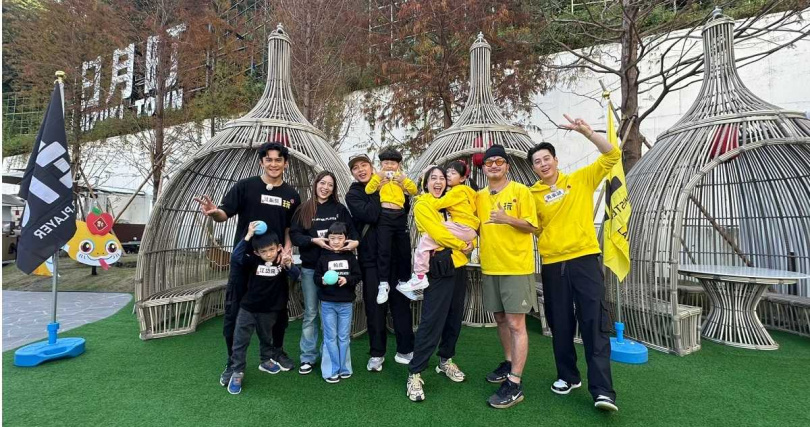 爸爸媽媽和孩子們共同闖關，考驗親子默契。（圖／綜藝玩很大提供）