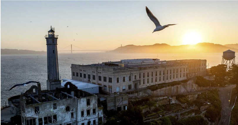川普重啟舊金山灣「惡魔島」監獄 要關「最殘忍暴力犯」。（圖／達志／美聯社）