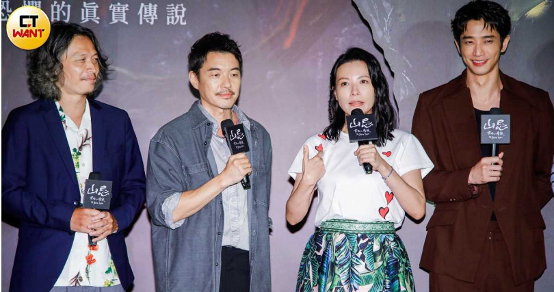 陳如山（左二）、陳孝萱（左三）在《山忌 黃衣小飛俠》飾演悲情夫妻。（圖／趙文彬攝）