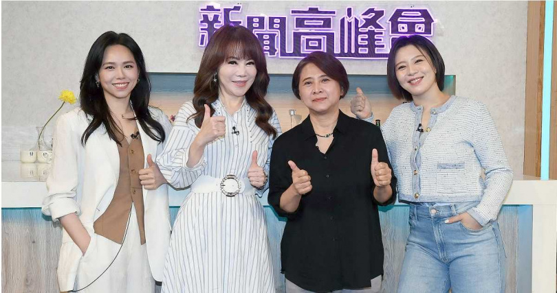 夏于喬（左1）此次斜槓擔任周邊商品設計師。（圖／華視提供）