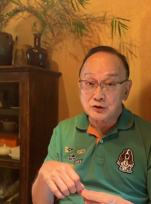 曹查理近日拍片分享近況,75歲的他不久前「鬼門關前走一遭」,半邊身體麻痺緊急住院8天接受治療。(圖/翻攝自微博)