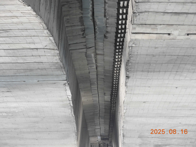 近日有網友發現新生高架橋跨基隆河段疑似出現裂縫。(圖/北市新工處提供)