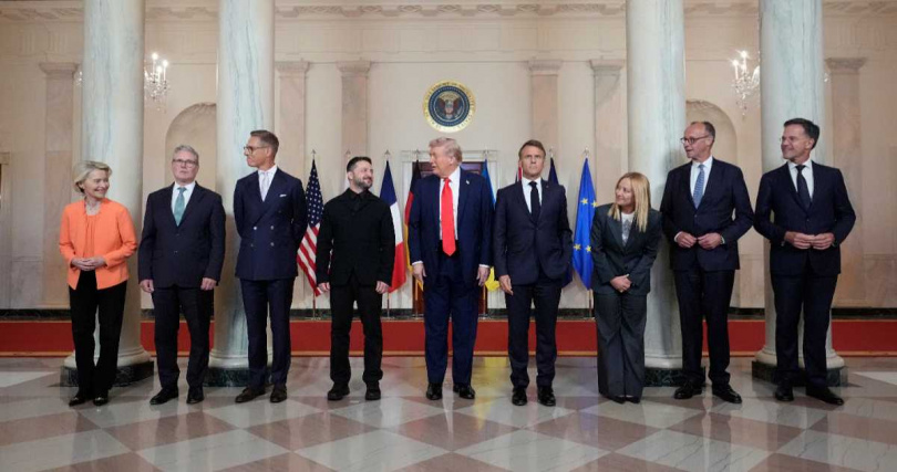 川普（右五）與歐洲領袖合影。（圖／達志／美聯社）