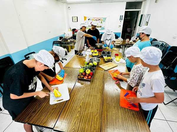 【台灣愛希望兒童關懷發展協會】20250913『第四屆 愛。惜食。小小廚神培育計劃』斗六班。(圖片提供／頂新和德文教基金會）