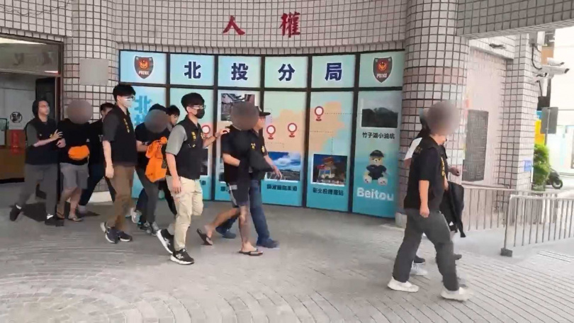 警方同時逮獲王皓莆其餘共犯,包含上游買家張旭偉等人也全數被捕。(圖/翻攝畫面)