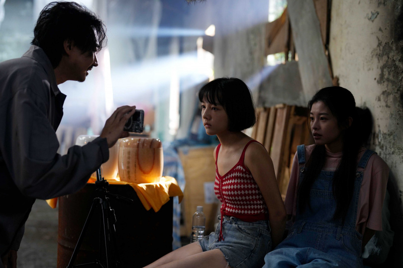 《看看你有多愛我》林思廷（中）、詹子萱接連遭綁架，左為狄志杰。（圖／晴天影像提供）