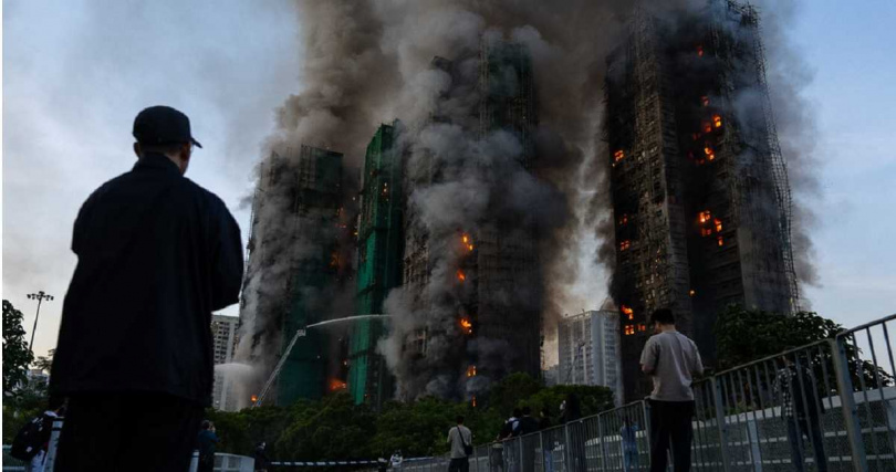 香港新界大埔區宏福苑昨（26日）發生香港回歸以來第2宗五級火警。（圖／達志／美聯社）