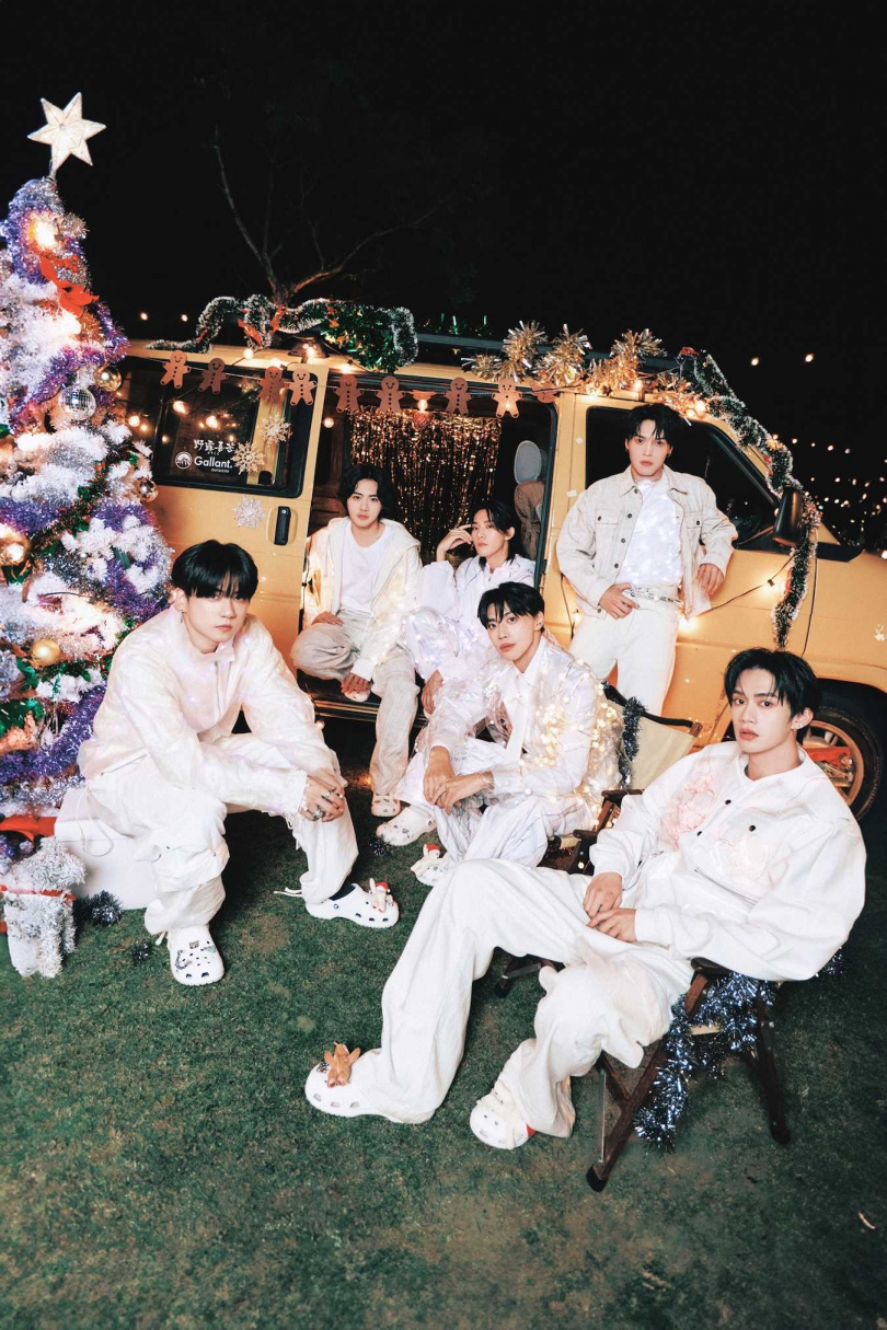 佳辰（後排左起）、煥鈞、哲言；祖安（前排左起）、文廷、子翔。（圖／索尼音樂提供）