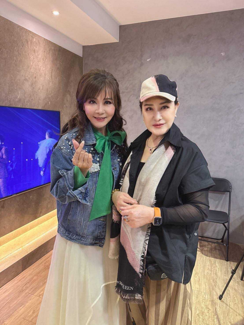 龍千玉透露，新歌靈感源於去年巧遇楊麗花阿姨的合照。（圖／翻攝自龍千玉FB）