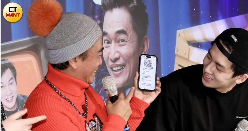 被問200萬禮金，吳宗憲秀出3人手機群組中的付款QR Code證明誠意。（圖／侯世駿攝）