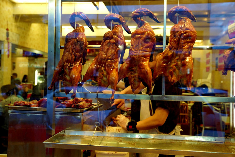 牛肉麵、燒臘飯、鍋貼水餃及拉麵等國民美食,全被列入傷腎危險名單。