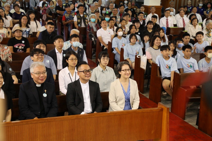 安樂教會設教77週年禮拜，童子瑋邀蕭美琴共赴感恩。（圖片提供／安樂教會）