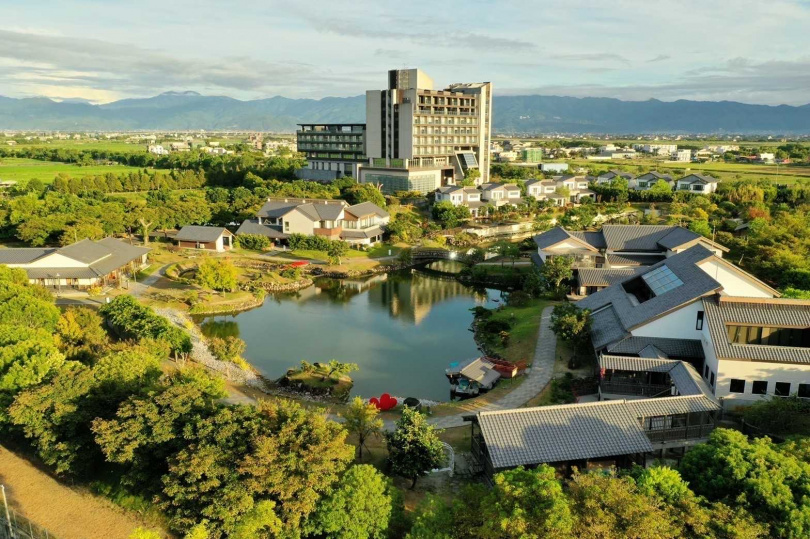 綠舞莊園日式主題遊樂區響應雙十,10月期間穿著國旗上衣或帶有國旗logo入園,即可享250元優惠票價。(圖/綠舞提供)