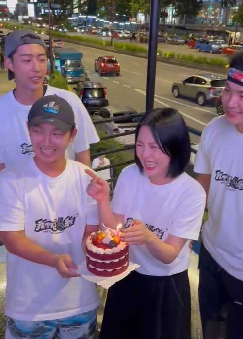 《我們這一攤2》主持群為苗可麗驚喜慶生。（圖／三立提供）