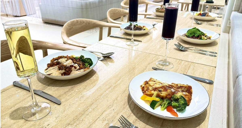 「94 cafe」不僅提供精品咖啡、法式甜點、歐式花茶，還有各種歐式主餐和輕食。（圖／翻攝FB／94 Cafe 複合式咖啡館 歐式主餐 法式甜點天堂）