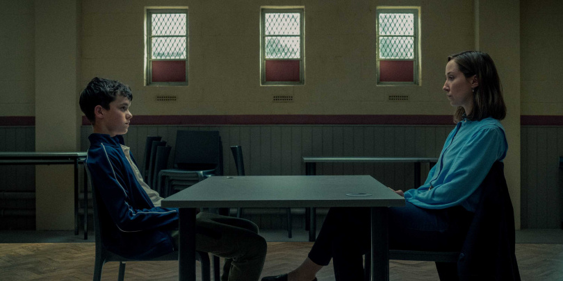 《混沌少年時》描述家庭環境、網路及青少年文化影響下逐漸崩壞的13歲少年。（圖／Netflix提供）