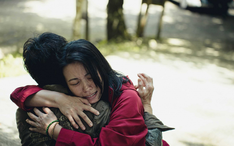 陳孝萱、陳如山在《山忌 黃衣小飛俠》首次合作扮演一對苦情夫妻。（圖／威視提供）