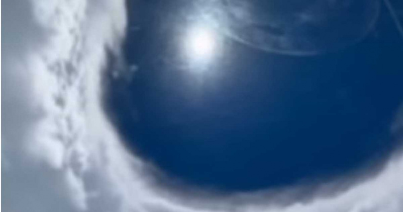 空軍飛颶風中蒐集資料。（圖／翻攝AF Reserve Hurricane Hunters臉書）