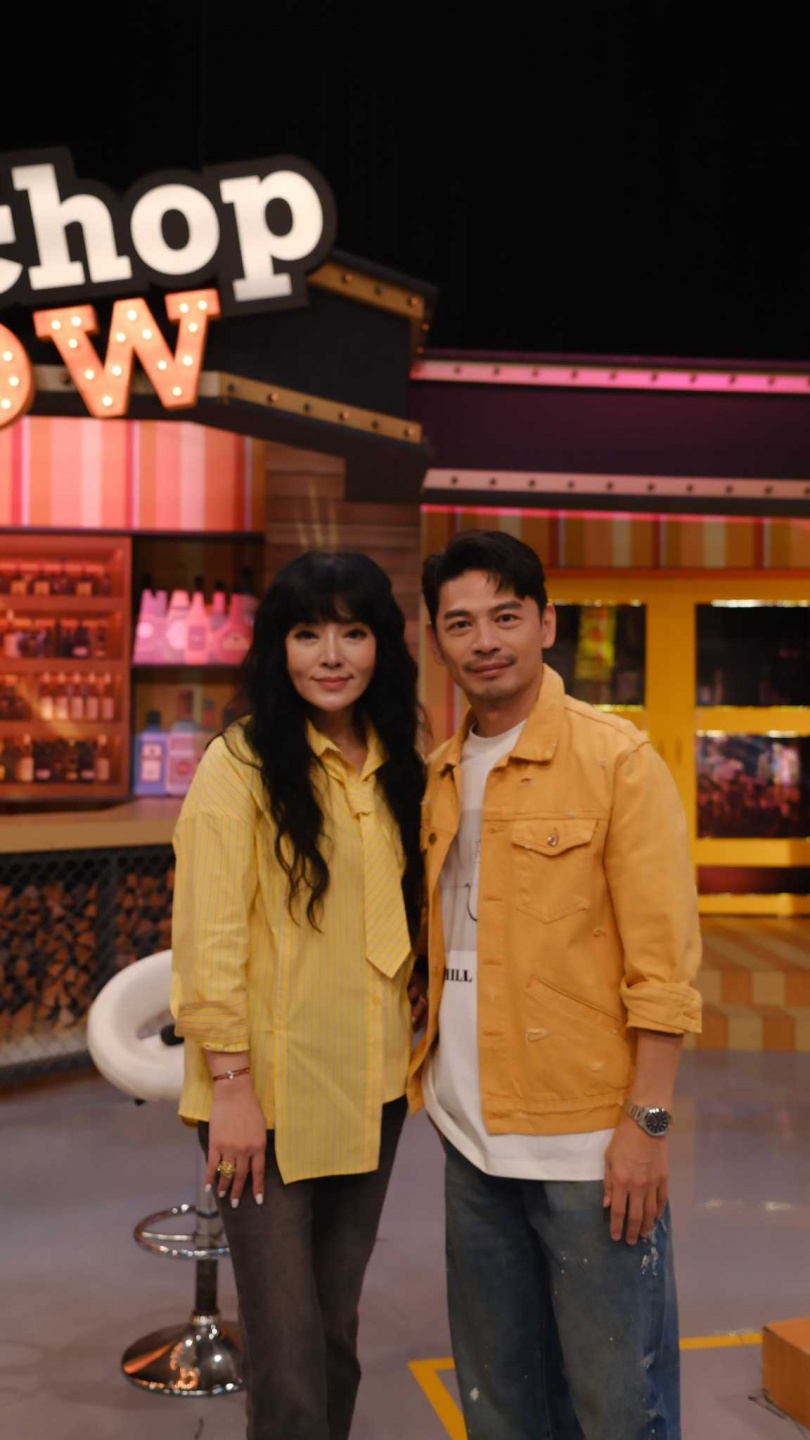 唐綺陽接下《11點熱吵店》主持工作,與阿Ken(右)搭檔。(圖/翻攝自Facebook/唐綺陽占星幫)