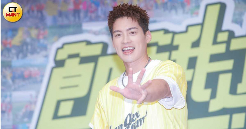 許孟哲當兵曾在亂葬崗巡視。(圖/趙文彬攝)