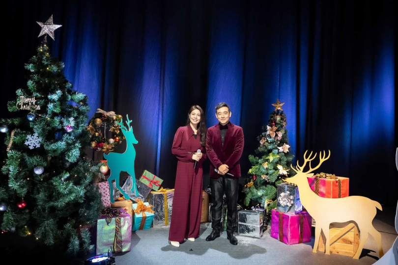 白家綺（左起）、岑永康擔任節目主持人，一同與觀眾共度平安夜。（圖／TVBS提供）