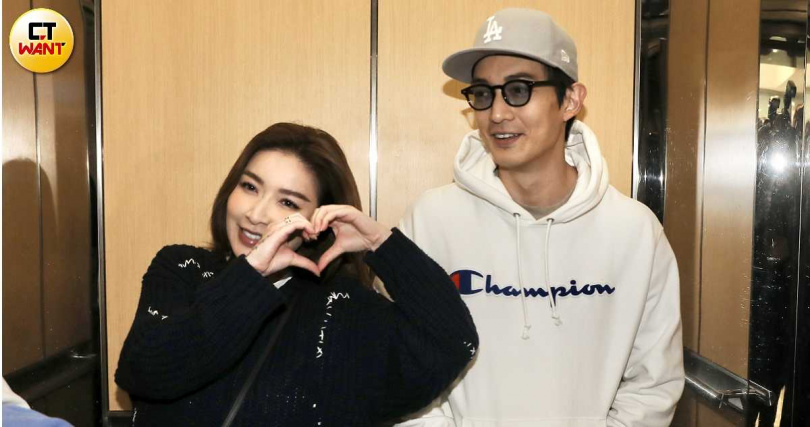 老公王家梁低調愛相隨。（圖／侯世駿攝）