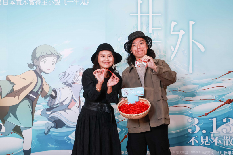 《世外》導演吳啟忠（右）與監製楊寶文希望觀眾看完電影能獲得療癒、放下「心結」。（圖／甲上提供）