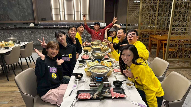 何美（左起）、宋宋、余祥銓、、KID、吳宗憲、楊千霈、屈中恆、馬力歐與宋芷芸。（圖／綜藝玩很大提供）