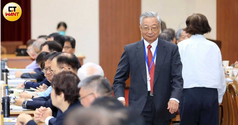 國票金控董事長張兆順的年薪，在立法院財委會中成為焦點。（圖／周志龍攝）