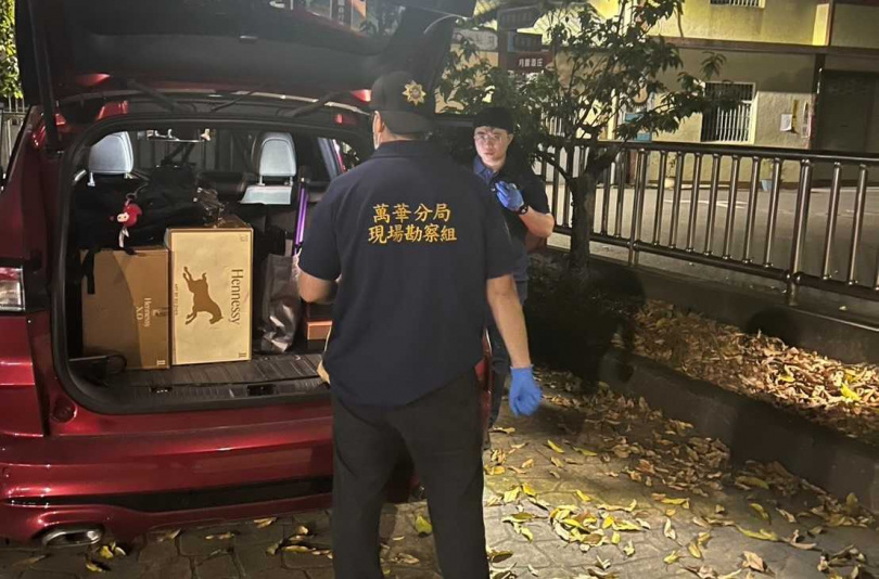 一名吳姓男子因不滿被女友提分手,竟將泰籍女友掐死裝行李箱藏於辦公室內的冰箱內。(圖/翻攝畫面)